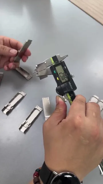卡尺测量金属件